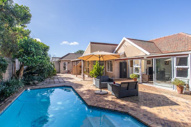 5 Bedroom Property for Sale in Meadowridge Western Cape